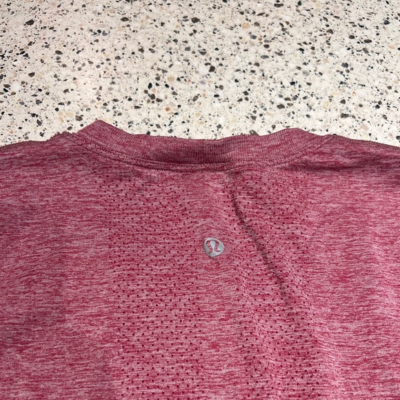 lululemon | Swiftly Relaxed-Fit Long Sleeve in Pomegranate/Pink Peony - Size 6 - Picture 5 of 6